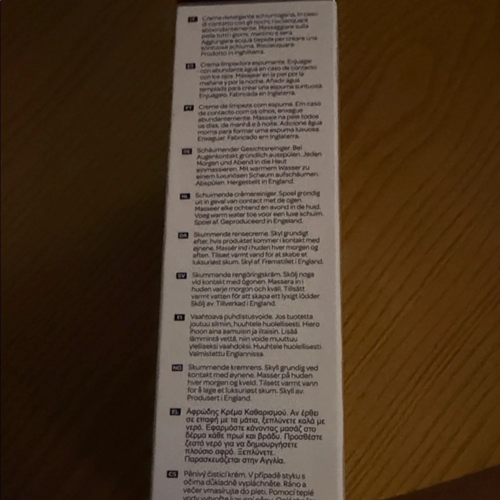 ELEMIS Gentle Foaming Facial Wash - White - Picture 3 of 3